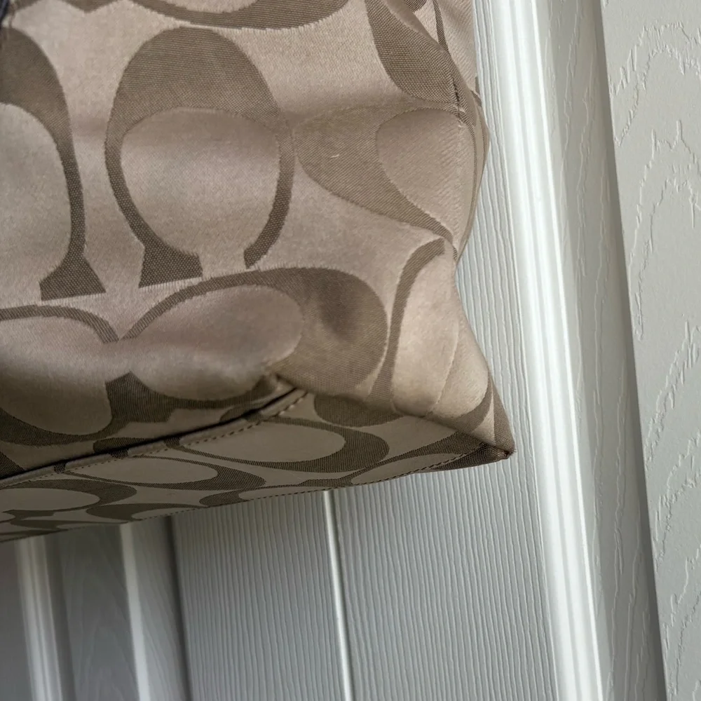 Coach Signature Laura Tote Bag F18335 Brown Tan Preppy Shoulder Purse - Picture 3 of 10